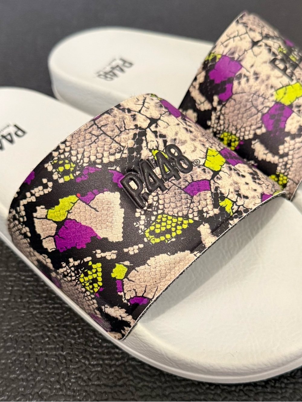 P448 Women’s Slides 37
